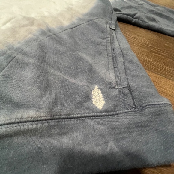 Free People • Womens Ombre Metti Crewneck Sweatshirt Size S - Picture 2 of 11